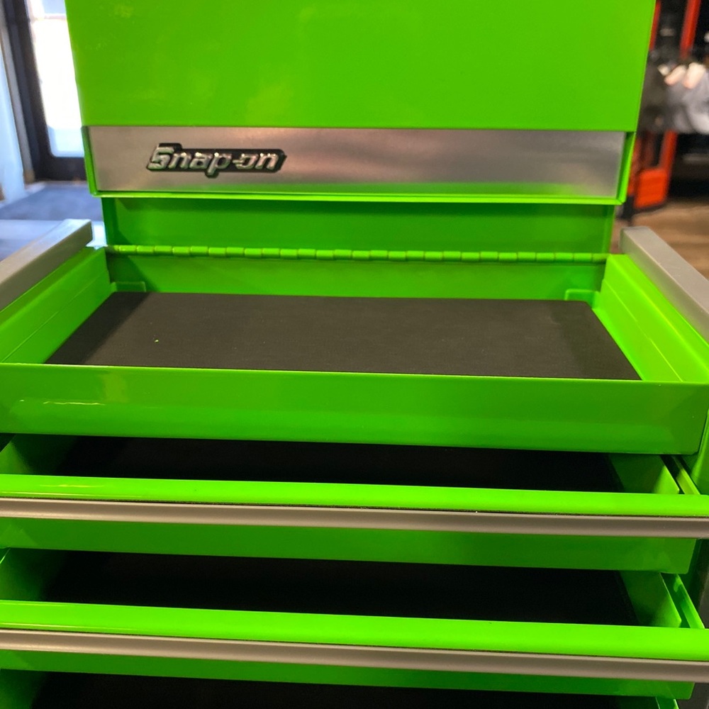 Micro top chest snap on tool box